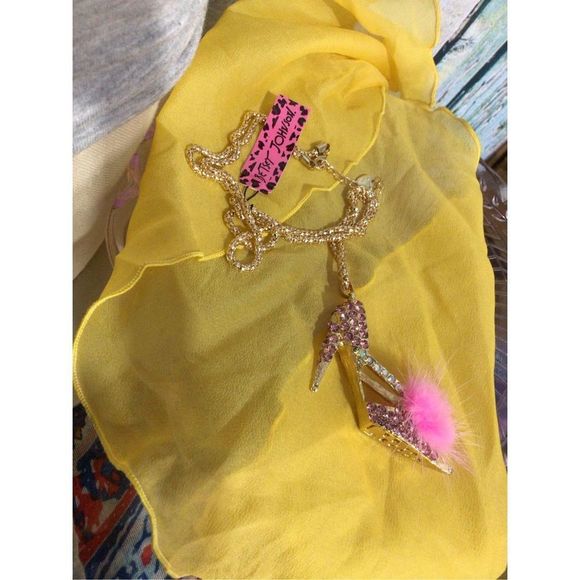 Betsey Johnson Jewelry - NWT Betsey Johnson Pink & Gold Rhinestone Shoe Pendant Adjustable Chain